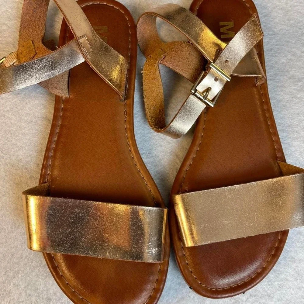 Mia Peyton rose gold sandals with leather straps. Saltwater style. Size 6